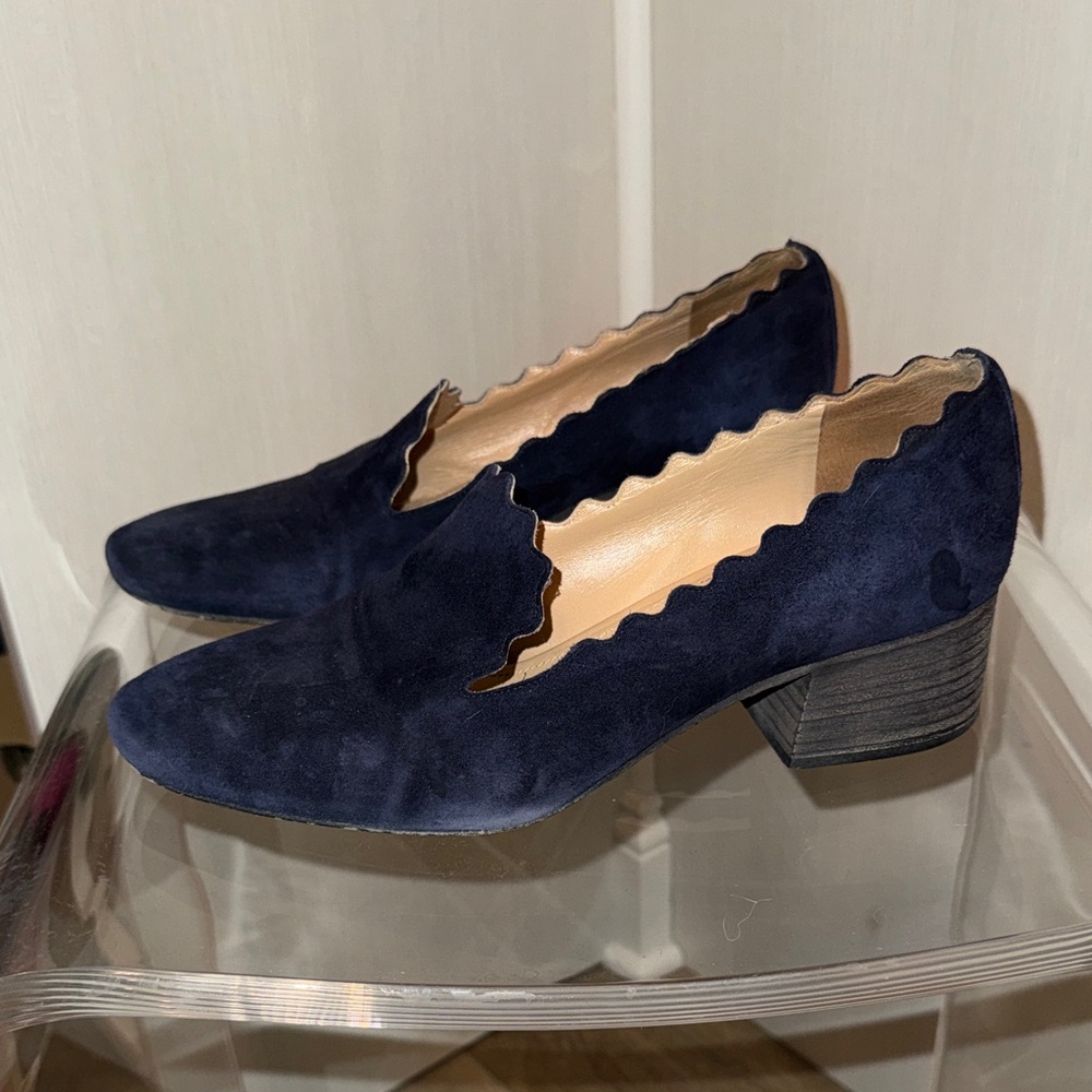 CHLOE “Lauren” Scalloped Navy Suede Women's Shoes heeled loafers size 9.5